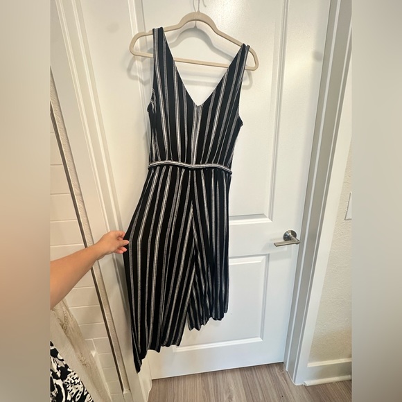 Black and white striped jumpsuit - Picture 3 of 4